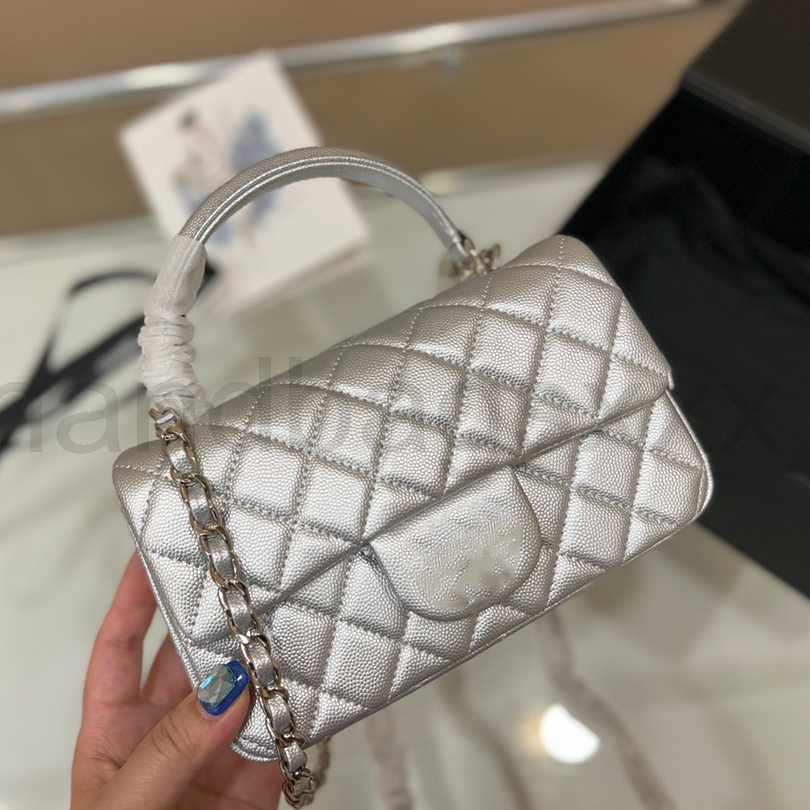 22Ss Hand Flap Bag Classic Top Caviar Grain Cowhide Leather Quilted Plaid Weave Chain Gold Hardware Shoulder Messenger Luxury Designer, Pink
22Ss Hand Flap Bag Classic Top Caviar Grain Cowhide Leather Quilted Plaid Weave Chain Gold Hardware Shoulder Messenger Luxury Designer, Pink
