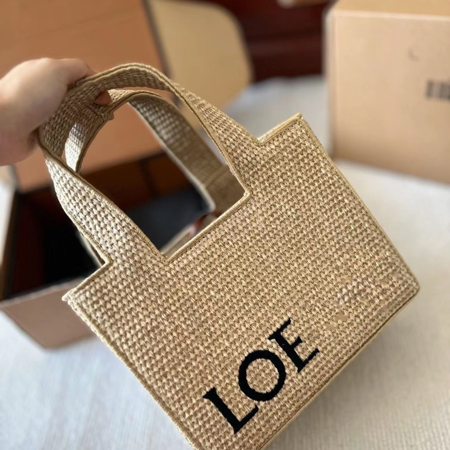 Designer bag loevi women's handbag beach bag embroidered logo straw fabric shopping bag vegetable basket bag, Khaki
Designer bag loevi women's handbag beach bag embroidered logo straw fabric shopping bag vegetable basket bag, Khaki