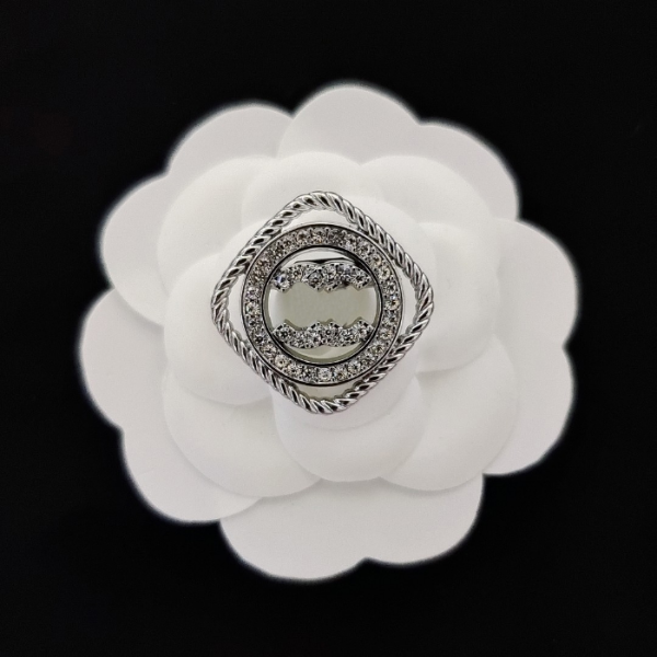 Luxury Designer Fashion Pins Brooches Brass Material No Fading Small Bee Brooch Male Female Same Style C Double Letter Brooches
Luxury Designer Fashion Pins Brooches Brass Material No Fading Small Bee Brooch Male Female Same Style C Double Letter Brooches