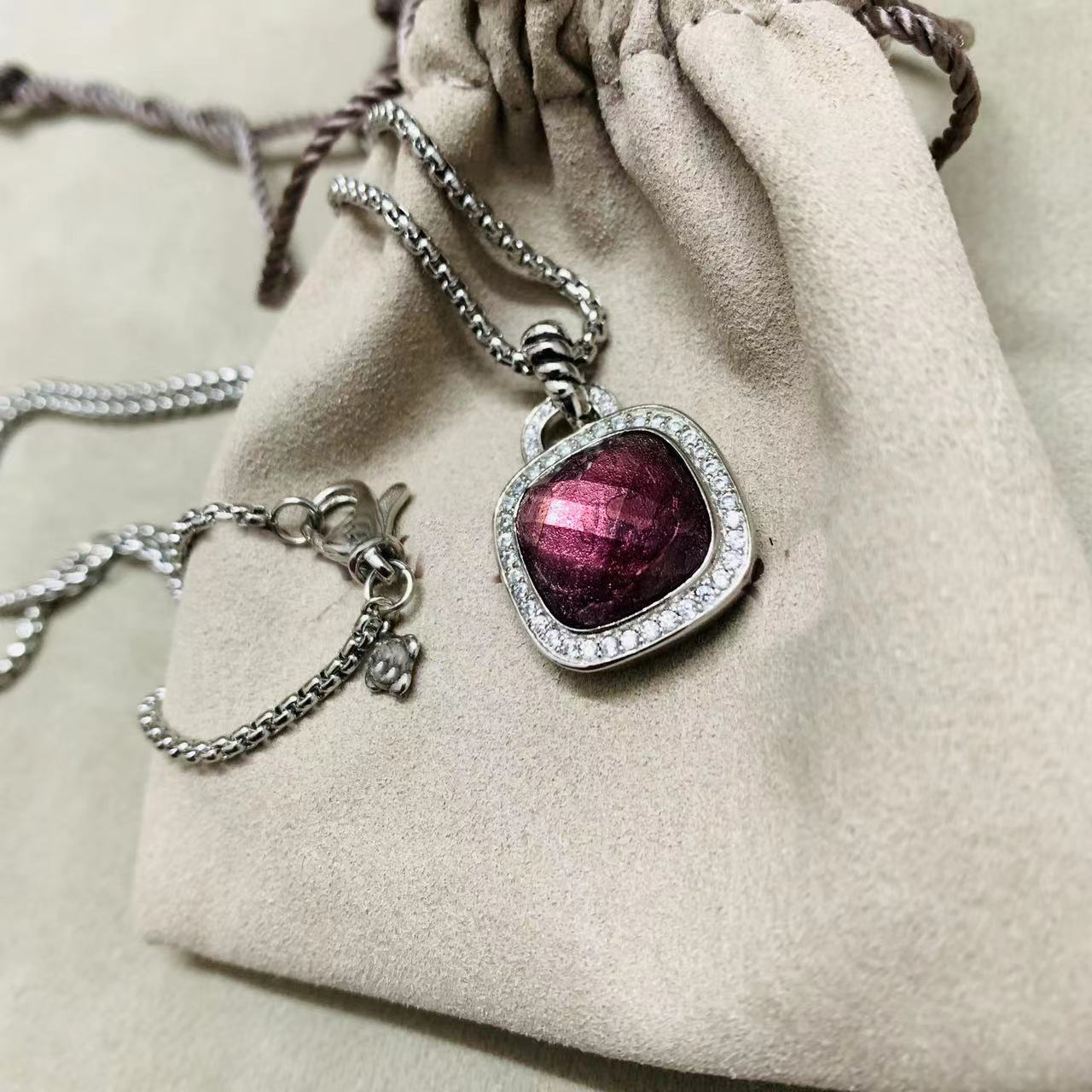 Necklace Dy Luxury Designer Twisted Women Fashion Versatile Twist Necklace Jewelry Platinum Plated Wedding Gifts 14MM Amethyst Pandent Necklace
Necklace Dy Luxury Designer Twisted Women Fashion Versatile Twist Necklace Jewelry Platinum Plated Wedding Gifts 14MM Amethyst Pandent Necklace