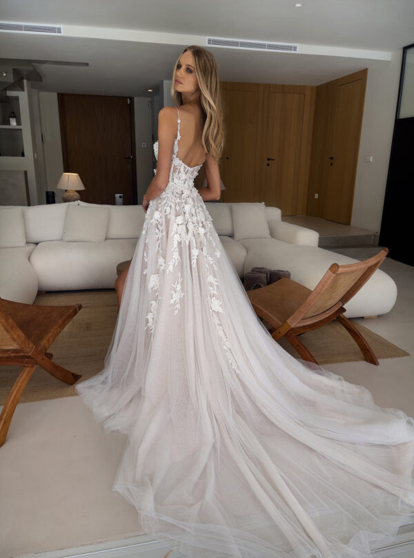 Boho A Line Wedding Dresses Bone Bodice Appliques Spaghetti Slit Tulle Designer Wedding Bridal Gowns 0515