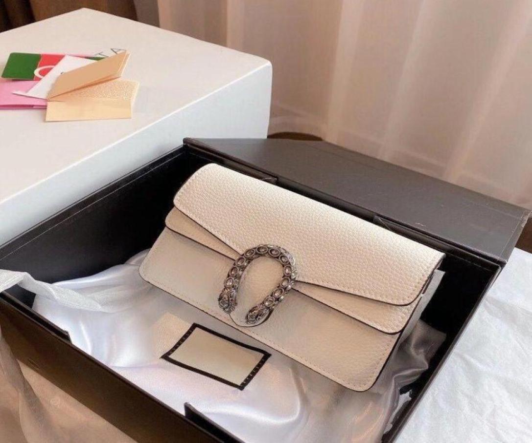 2021 new high quality lychee leather retro luxury handbag high quality designer original leather shoulder bag diagonal bag9001635, Sky blue
2021 new high quality lychee leather retro luxury handbag high quality designer original leather shoulder bag diagonal bag9001635, Sky blue