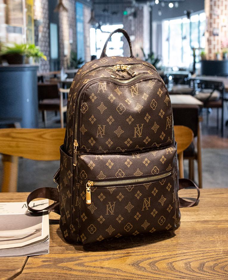 High Quality Luxury Brand Women Traveling Backpack Large Capacity Designer Handbags High Quality Leather Totes Chain Shoulder Cros3101444, Black
High Quality Luxury Brand Women Traveling Backpack Large Capacity Designer Handbags High Quality Leather Totes Chain Shoulder Cros3101444, Black