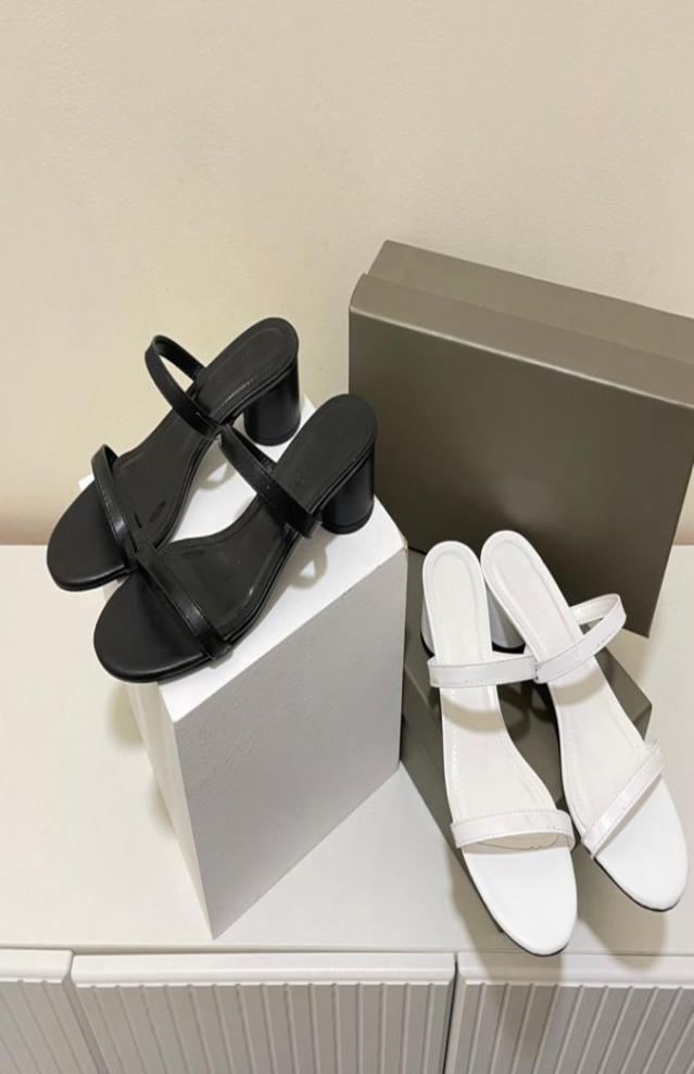 Classic Paris letters Slippers women simple summer beach solid color causal chunky heel Slippers Designers sandals 3540 with box1474730, Chocolate
Classic Paris letters Slippers women simple summer beach solid color causal chunky heel Slippers Designers sandals 3540 with box1474730, Chocolate