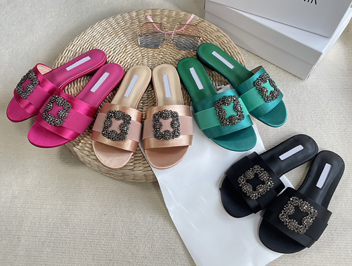 women Slipper Sandals Shoes Designer Crystal decoration square buckle slipper WITH ORIGINAL BOX Summer Low Heels Rubber Slide Slipon Leather Slingbacks
women Slipper Sandals Shoes Designer Crystal decoration square buckle slipper WITH ORIGINAL BOX Summer Low Heels Rubber Slide Slipon Leather Slingbacks
