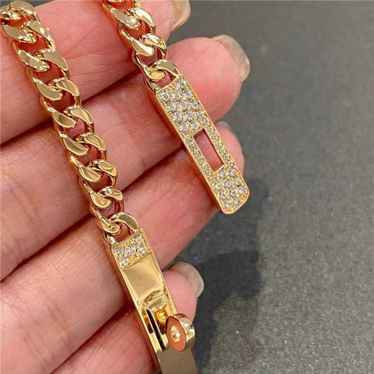 H 925 Sterling Silver Plated 18K Rose Gold New Kelly Full Diamond Pig Nose Precision Bracelet
H 925 Sterling Silver Plated 18K Rose Gold New Kelly Full Diamond Pig Nose Precision Bracelet