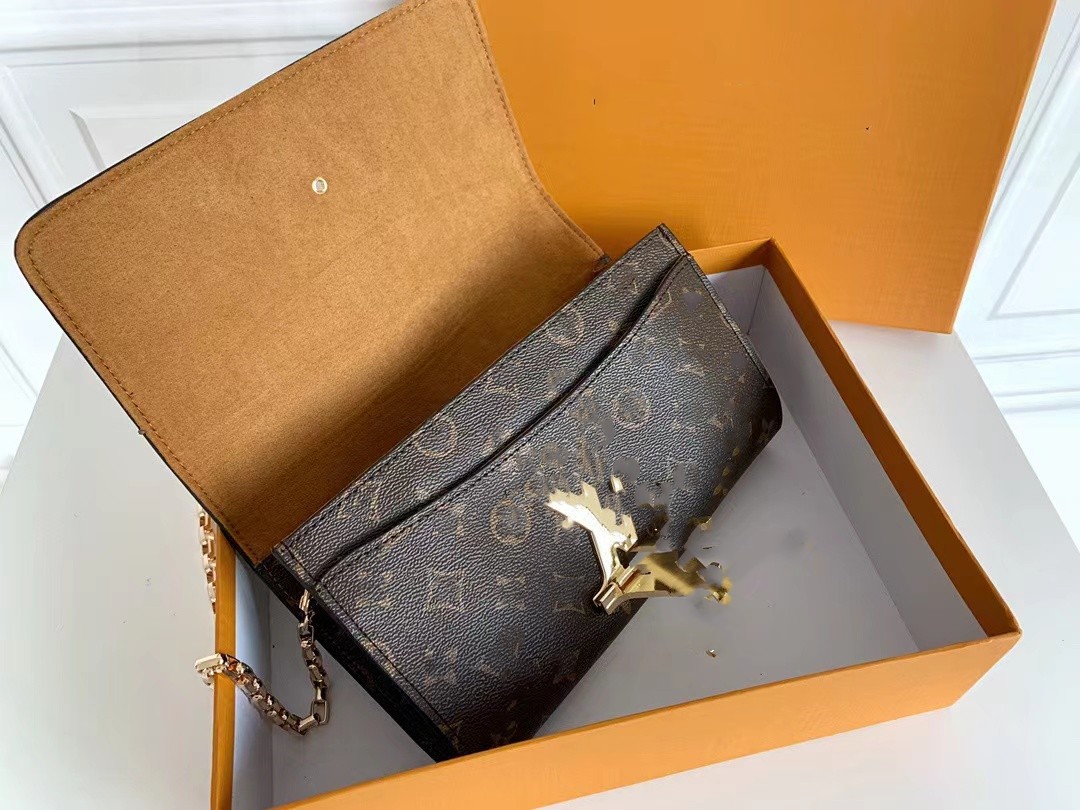 2023 new direct selling classic cowhide shoulder bag high-quality original workmanship let you love it worth having, Brown
2023 new direct selling classic cowhide shoulder bag high-quality original workmanship let you love it worth having, Brown