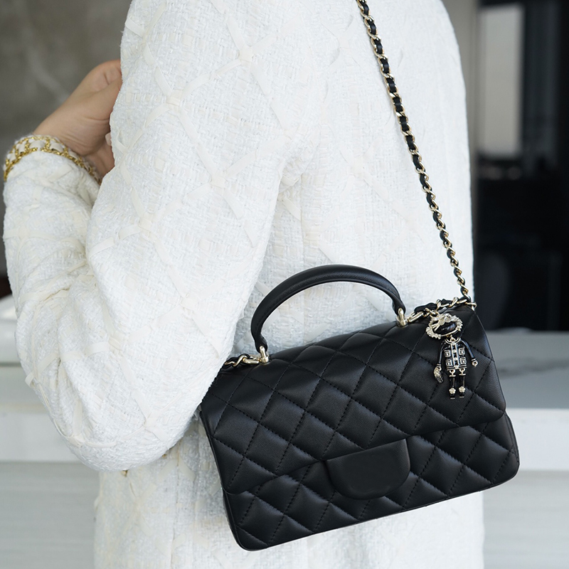 AAAAA designer bag Women Crossbody Bags Shoulder Flap Black Purses Classic Ladies Designer Luxury Ladies Messenger Bag C0131
AAAAA designer bag Women Crossbody Bags Shoulder Flap Black Purses Classic Ladies Designer Luxury Ladies Messenger Bag C0131