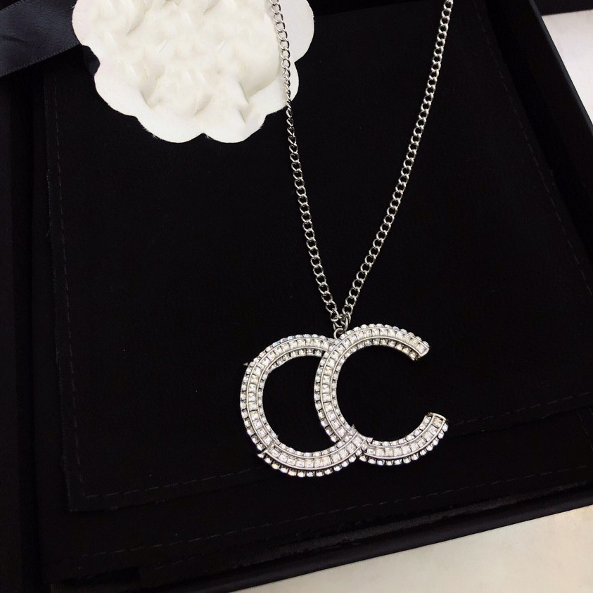luxury Designer for women Pendant Necklaces channel Choker gold Necklace letter ccity Internet celebrity clavicle chain 4534 
luxury Designer for women Pendant Necklaces channel Choker gold Necklace letter ccity Internet celebrity clavicle chain 4534