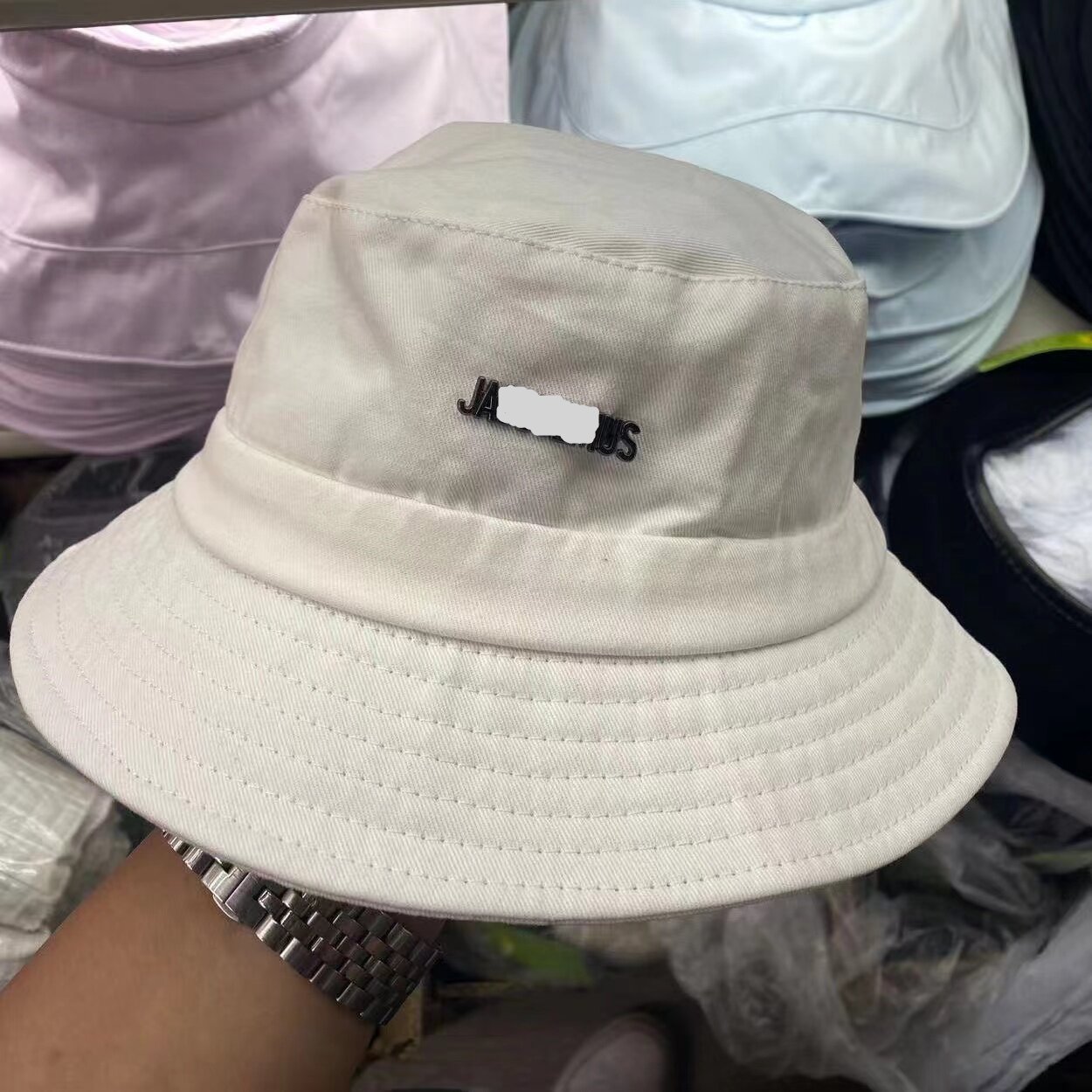 Casquette Bob bucket hat Wide Brim Chapeaux Designer Bucket Hat Pour Femmes Frayed Cap Designers Hommes Femmes Chapeaux Summer Le Bob Artichaut New 5 colors, C2
Casquette Bob bucket hat Wide Brim Chapeaux Designer Bucket Hat Pour Femmes Frayed Cap Designers Hommes Femmes Chapeaux Summer Le Bob Artichaut New 5 colors, C2