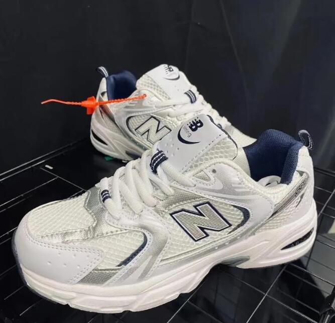 Leisure sports shoes, breathable and fashionable mesh sports shoes for men and women
Leisure sports shoes, breathable and fashionable mesh sports shoes for men and women