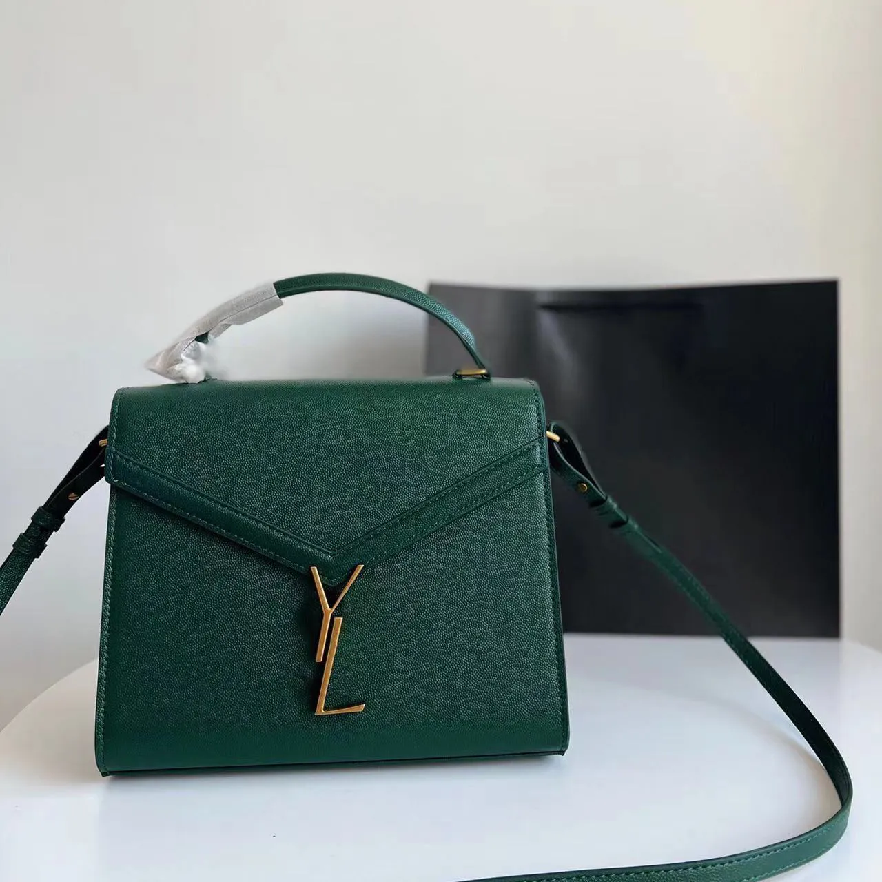 Fashion ysle Designer Solferino Crossbody Bag Cassandra Women Genuine Leather Straps Shoulder Bags Top Quality Calfskin Messenger Purse Handbags
Fashion ysle Designer Solferino Crossbody Bag Cassandra Women Genuine Leather Straps Shoulder Bags Top Quality Calfskin Messenger Purse Handbags