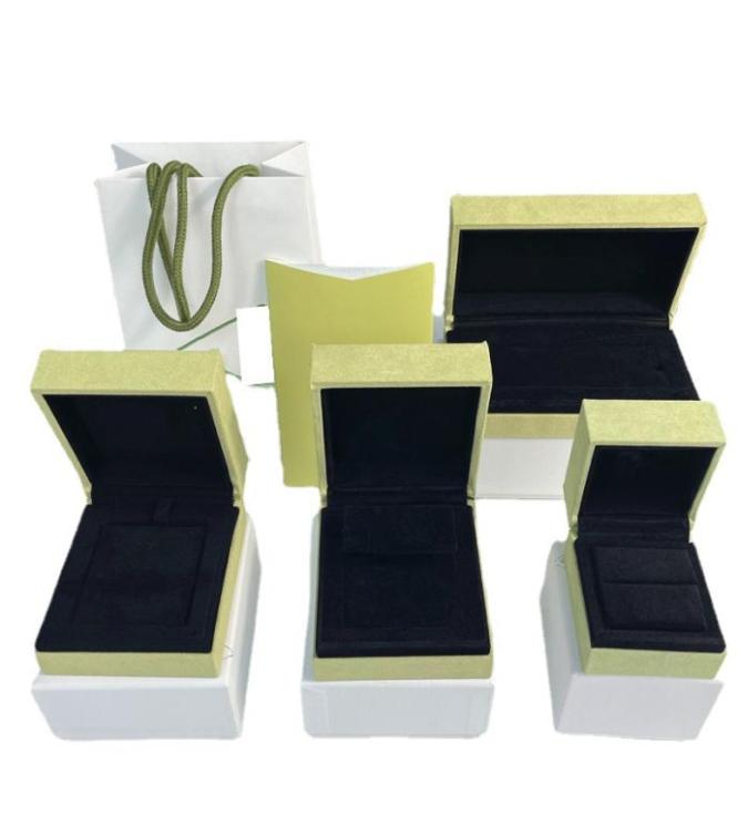 luxury clover fashion designer jewelry boxes sweet charm bracelets for girls women brand name bracelet necklace earrings rings gif9802242
luxury clover fashion designer jewelry boxes sweet charm bracelets for girls women brand name bracelet necklace earrings rings gif9802242