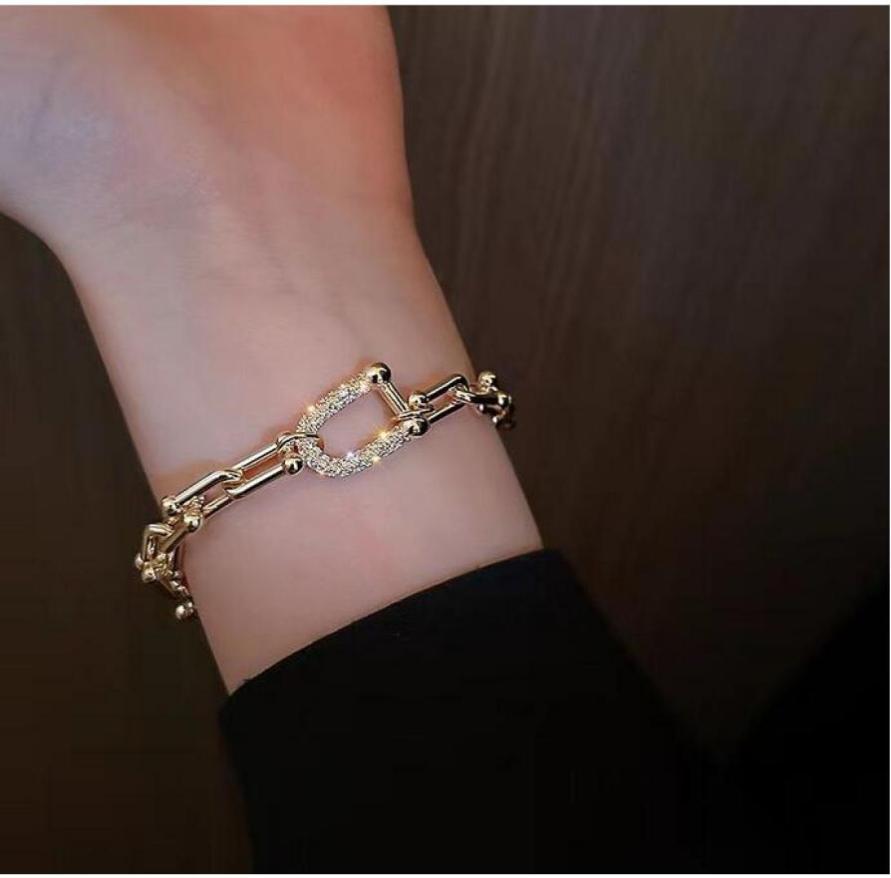Luxury Fashion Designer Nail Art Bracelet Love Tennis Bracelet With Diamonds Women039s Bracelet Holiday Gift8945599
Luxury Fashion Designer Nail Art Bracelet Love Tennis Bracelet With Diamonds Women039s Bracelet Holiday Gift8945599
