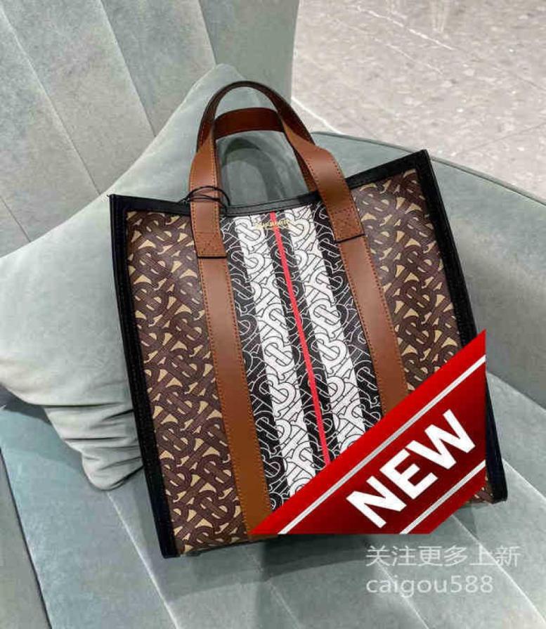 Burbrerys Crossbody Handbags Bags Burbrery Onthego tote Luxuries designers women bag Purses Totes designer woman handbag Shoulder 1248424, Sky blue
Burbrerys Crossbody Handbags Bags Burbrery Onthego tote Luxuries designers women bag Purses Totes designer woman handbag Shoulder 1248424, Sky blue