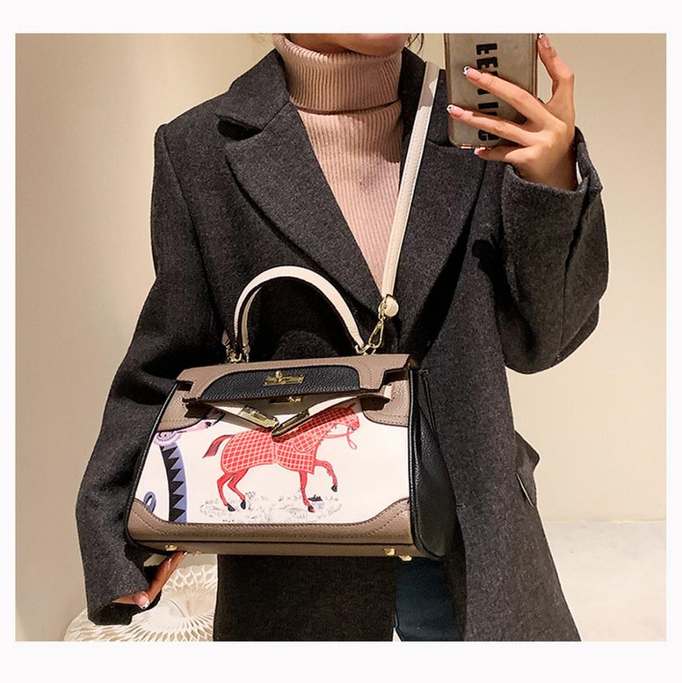 Famous designer shoulder bag chain crossbody tote women classic flap handbag famous purse luxury clutch shopping wallet lady casua5787194, Orange
Famous designer shoulder bag chain crossbody tote women classic flap handbag famous purse luxury clutch shopping wallet lady casua5787194, Orange