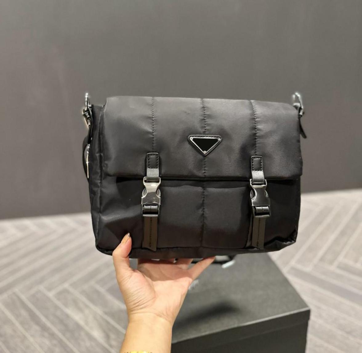 Cosmetic Bags Cases Bags Totes Handbag Designer Bag Women Classic Imitation Brand Black Nylon Simple One Shoulder Postman Bag Fash4186497, Ivory
Cosmetic Bags Cases Bags Totes Handbag Designer Bag Women Classic Imitation Brand Black Nylon Simple One Shoulder Postman Bag Fash4186497, Ivory