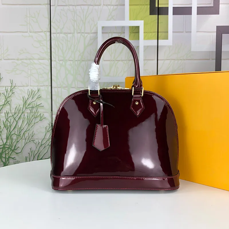 M91606 Designer Alma bb Leather Women Shell bag Classic BB Lady Purse Shoulder Bags with Lock Fashion Handbags Cross Body Totes M93595
M91606 Designer Alma bb Leather Women Shell bag Classic BB Lady Purse Shoulder Bags with Lock Fashion Handbags Cross Body Totes M93595