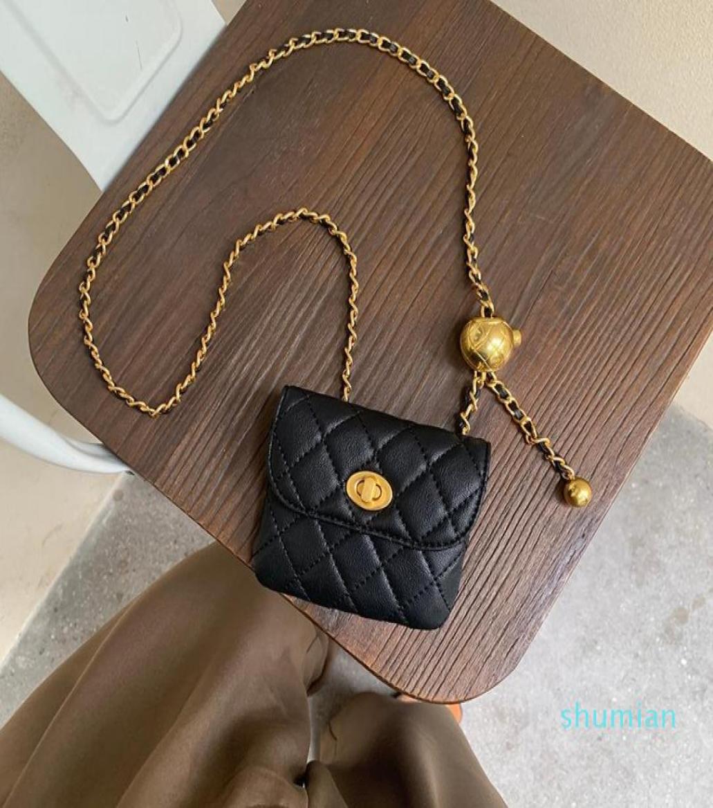 Waist Bags Women Luxury Designer Mini Adjustable Chain Belts Kidney Small Fanny Pack 20225880625, Black
Waist Bags Women Luxury Designer Mini Adjustable Chain Belts Kidney Small Fanny Pack 20225880625, Black