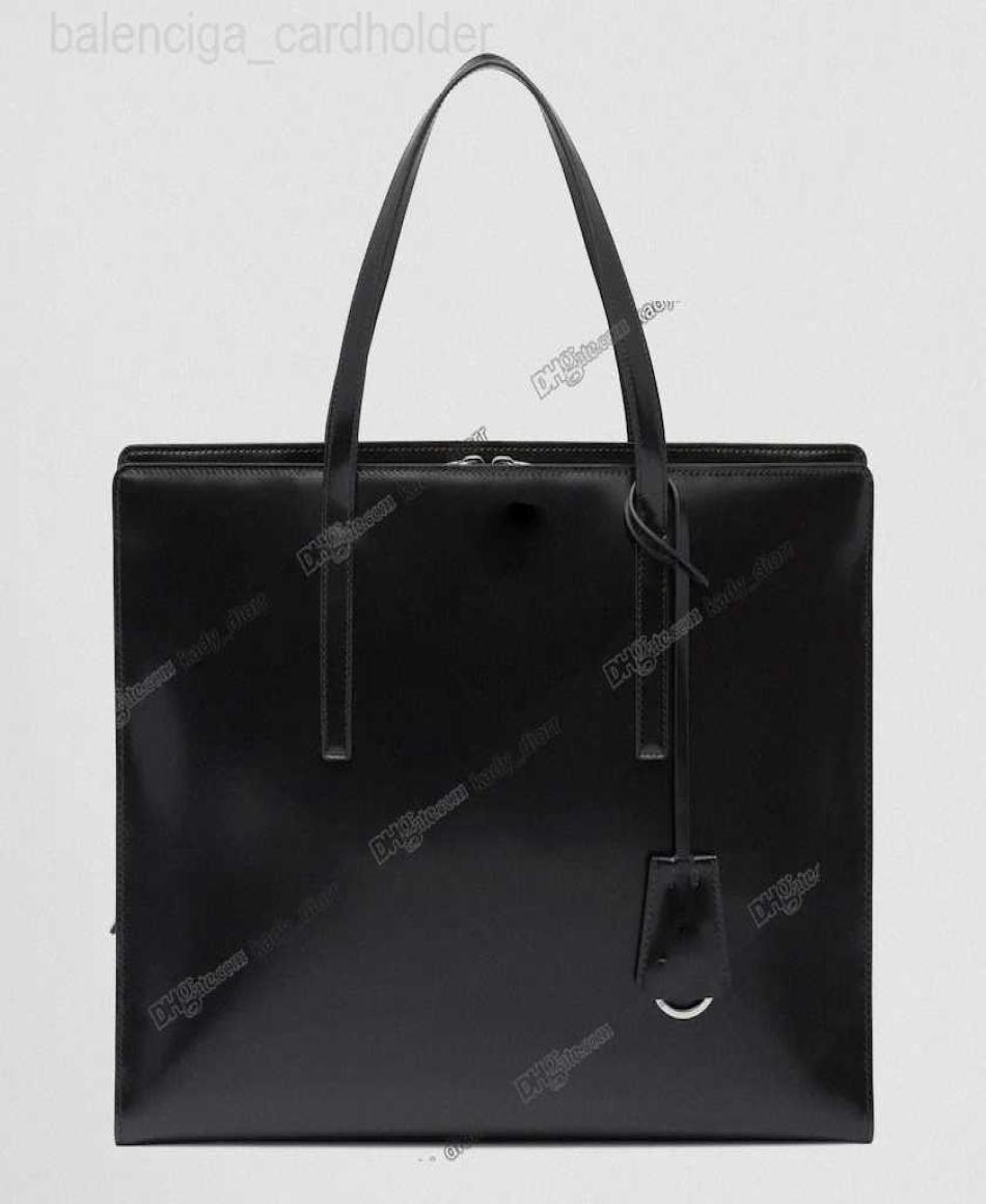 ReEdition 1995 brushedleather handbag bags geometric silhouette screenprinted lettering Leather handles purses keychain large m7225537, Pink
ReEdition 1995 brushedleather handbag bags geometric silhouette screenprinted lettering Leather handles purses keychain large m7225537, Pink