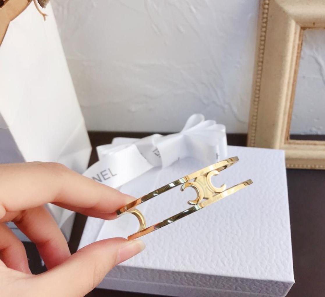 Fashion Style Bracelets Women Bangle Designer Letter Jewelry 18K Gold Plated Stainless steel Wedding Lovers Gift Bangles Whole1724644
Fashion Style Bracelets Women Bangle Designer Letter Jewelry 18K Gold Plated Stainless steel Wedding Lovers Gift Bangles Whole1724644