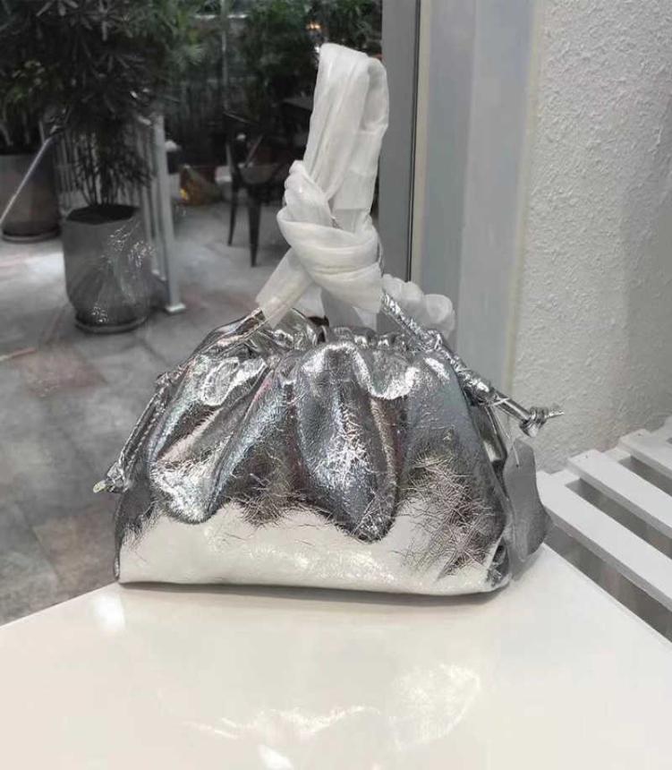 Bottegas Bag MINI Jodie Venetas Woven style leather woven women039s bag 2022 new star same One Shoulder Messenger hand cloud DG2895647, Navy
Bottegas Bag MINI Jodie Venetas Woven style leather woven women039s bag 2022 new star same One Shoulder Messenger hand cloud DG2895647, Navy