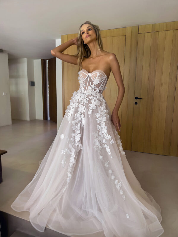 Boho Backless A Line Dresses Bone Bodice Sweep Train D Appliques Tulle Wedding Bridal Gowns