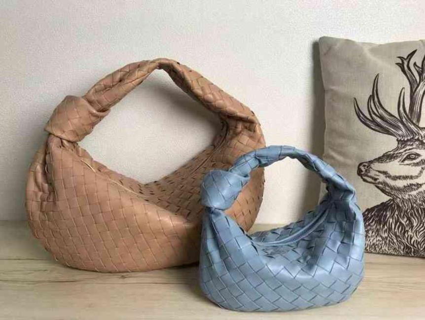 Venetas Designer Bag Bottegas Handbag Luxury Women Fashion Shoulder Crossbody Bags Versatile Purses Totes Saddle Venetta Wallet 097742472, Black
Venetas Designer Bag Bottegas Handbag Luxury Women Fashion Shoulder Crossbody Bags Versatile Purses Totes Saddle Venetta Wallet 097742472, Black