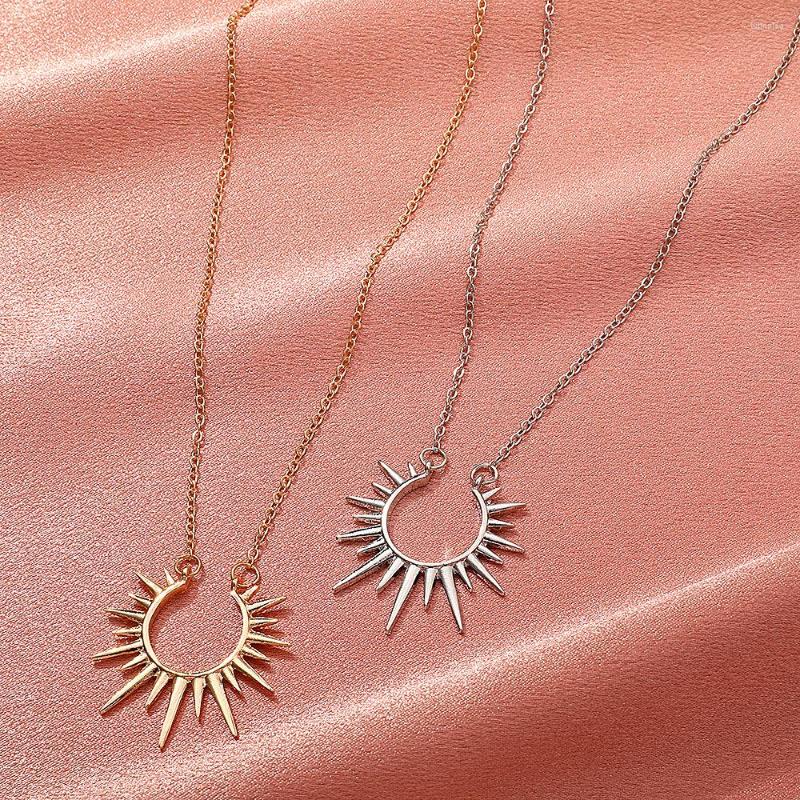 Chains Exquisite Sun Shaped Pendant Necklace For Women Fashion Opening Adjustable Retro Sunflower Pattern Collar Neck Accessories Gift
Chains Exquisite Sun Shaped Pendant Necklace For Women Fashion Opening Adjustable Retro Sunflower Pattern Collar Neck Accessories Gift