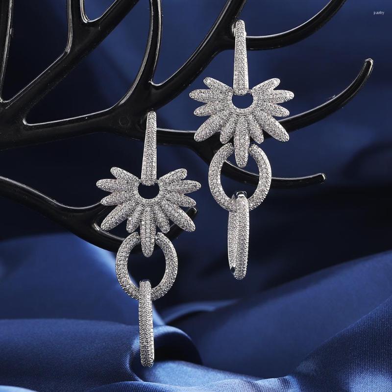Stud Earrings Geometric Lines Top Luxury Gold Shiny Cubic Zirconia Intensive Inlays High Design Jewelry Banquet Party Accessories
Stud Earrings Geometric Lines Top Luxury Gold Shiny Cubic Zirconia Intensive Inlays High Design Jewelry Banquet Party Accessories