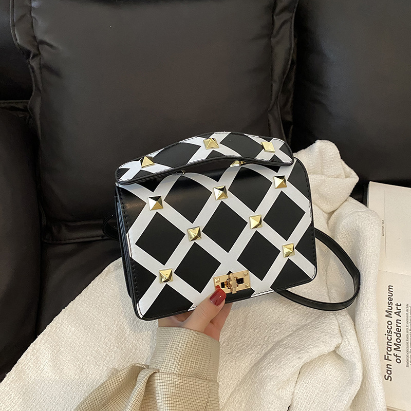 Luxury Designer Brand Purses and Handbags for Women Vintage Rivet Shoulder Messenger Bag Women's Purse Female Bag High Quality 220331, Black9
Luxury Designer Brand Purses and Handbags for Women Vintage Rivet Shoulder Messenger Bag Women's Purse Female Bag High Quality 220331, Black9