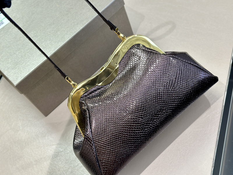 elegant and fashionable dinner Bag Python pattern Snakeskin evening bags adjustable shoulder strap designer shoulder bag Tote Bag Leather backpack, Purple-matching box
elegant and fashionable dinner Bag Python pattern Snakeskin evening bags adjustable shoulder strap designer shoulder bag Tote Bag Leather backpack, Purple-matching box