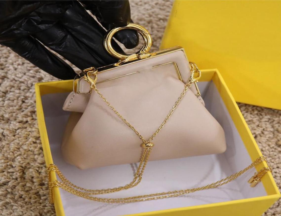 Classic First Mini Lipstick Bag Golden Chain Sheepskin Coin Purse Bag Latch 12cm Women Fahsion Wallets Shoulder Crossbody Bags wit8560682, Red
Classic First Mini Lipstick Bag Golden Chain Sheepskin Coin Purse Bag Latch 12cm Women Fahsion Wallets Shoulder Crossbody Bags wit8560682, Red