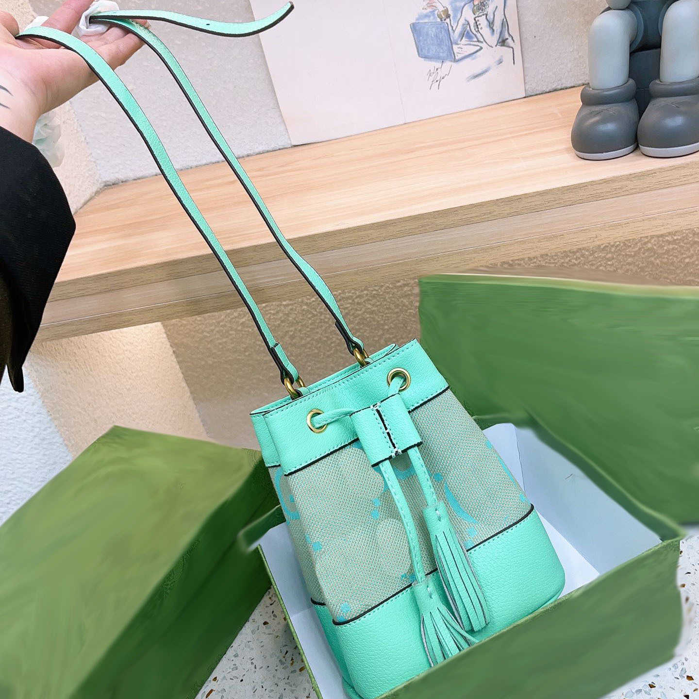 designer Bucket Bags Women luxurys Handbag Female Black leather Fashion texture Design women crossbody purse 211126, Brown--19*21cm
designer Bucket Bags Women luxurys Handbag Female Black leather Fashion texture Design women crossbody purse 211126, Brown--19*21cm