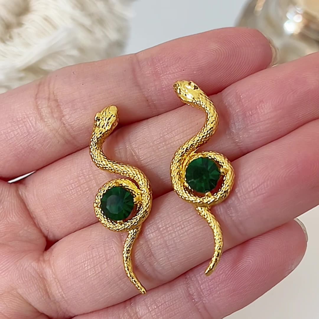 New Gold Color Earrings Retro Trendy snakelike Earrings For Women Romantic Charm Fashion Jewelry Christmas Girlfriend Gifts
New Gold Color Earrings Retro Trendy snakelike Earrings For Women Romantic Charm Fashion Jewelry Christmas Girlfriend Gifts