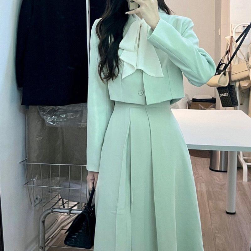 Work Dresses 2023 Women' Autumn Winter Suits Female Solid Color Short Jacket Bow Shirts Ladies High Waist Skirts Three Piece Sets I188, Set
Work Dresses 2023 Women' Autumn Winter Suits Female Solid Color Short Jacket Bow Shirts Ladies High Waist Skirts Three Piece Sets I188, Set