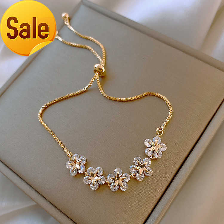 2021 Korean New Design Fashion Jewelry High-end Luxury Flower Zircon Adjustable Female Prom Party Bracelet
2021 Korean New Design Fashion Jewelry High-end Luxury Flower Zircon Adjustable Female Prom Party Bracelet