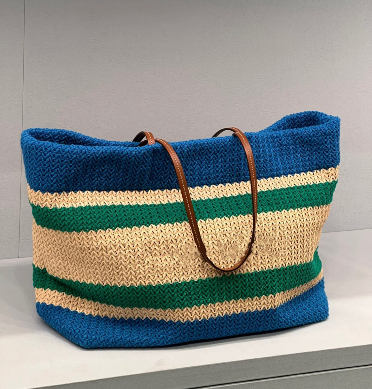 Fashion colorful woven beach bag miu logo Classic women's handbag Designer leather handle luxury bag ID royalfashion_bag, Multi-color
Fashion colorful woven beach bag miu logo Classic women's handbag Designer leather handle luxury bag ID royalfashion_bag, Multi-color