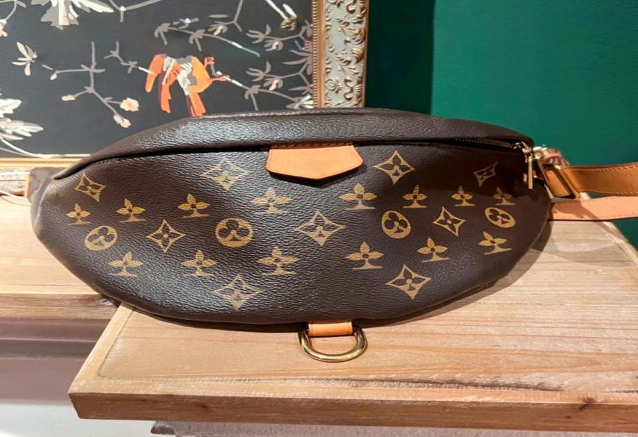 Classic Embossing Fashion M43644 Waist Bags Bumbag Genuine Leather Designers Luxury Cross Body Shoulder Belt purse pocket handbags5832462
Classic Embossing Fashion M43644 Waist Bags Bumbag Genuine Leather Designers Luxury Cross Body Shoulder Belt purse pocket handbags5832462