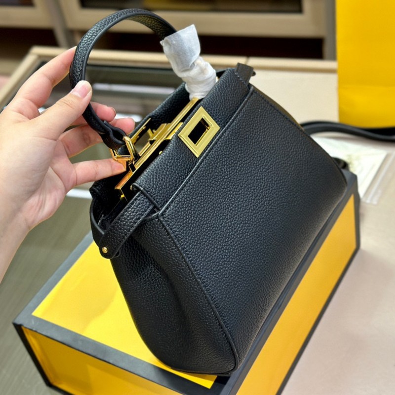 Women's handbag designer bag new single shoulder bag leather buckle crossbody bag travel banquet large capacity tote bag fashion casual letter shopping bag
Women's handbag designer bag new single shoulder bag leather buckle crossbody bag travel banquet large capacity tote bag fashion casual letter shopping bag