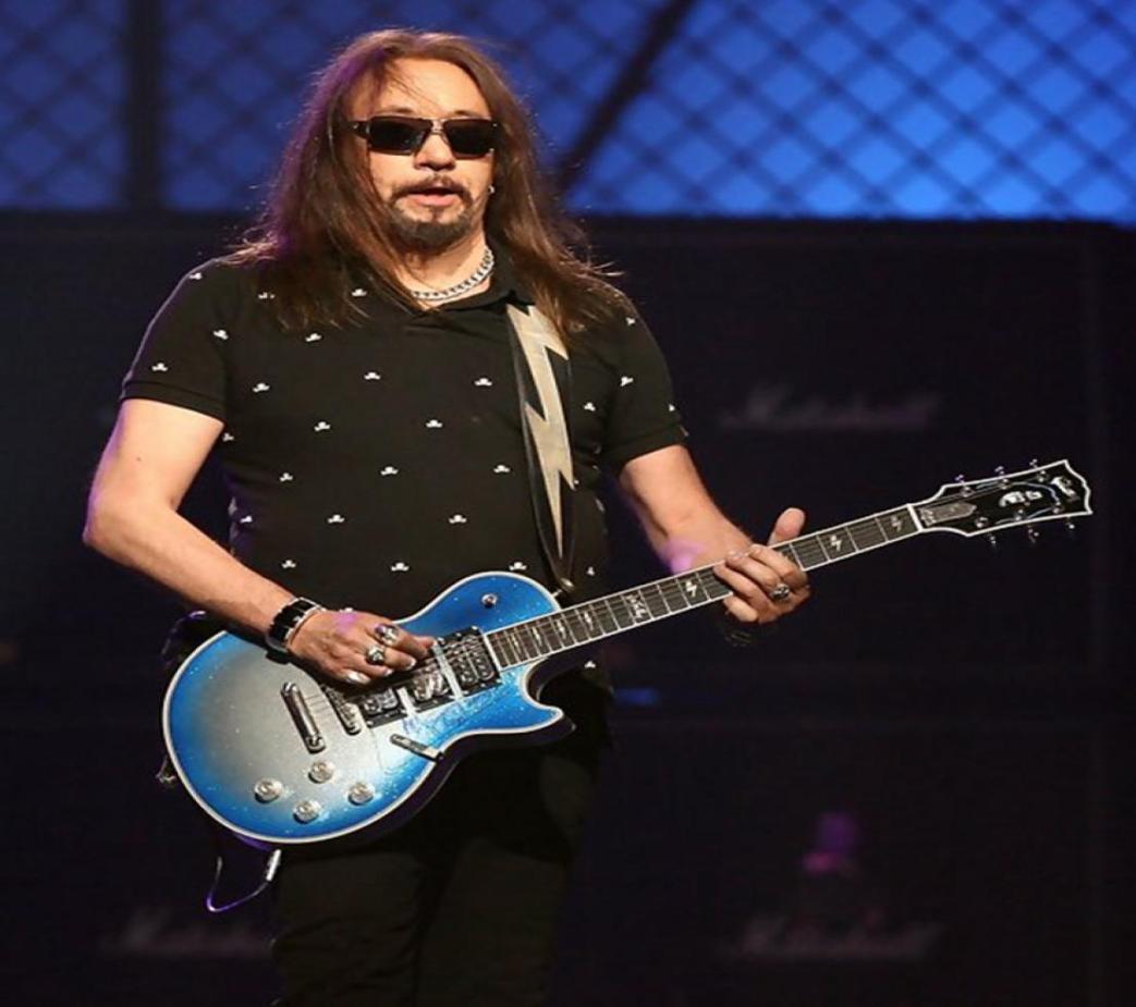 Rare Ace Frehley Big Sparkle Metallic Blue Burst Silver Electric Guitar Mirror Truss Rod 3 Chrome Cover Pickups Grover Tuners4296374
Rare Ace Frehley Big Sparkle Metallic Blue Burst Silver Electric Guitar Mirror Truss Rod 3 Chrome Cover Pickups Grover Tuners4296374