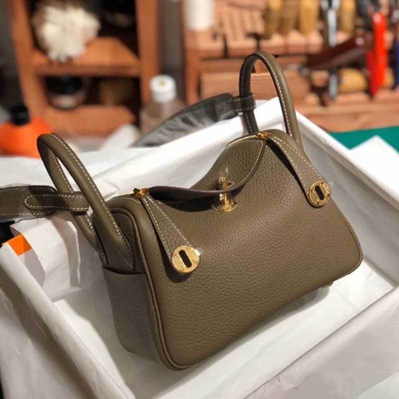 Women Handbag Lindys 2023 new leather women's bag top layer cowhide Lindys bag gold button doctor bag single shoulder portable women's medicine bag women's bag, Milk shake platinum buckle - 26cm - he
Women Handbag Lindys 2023 new leather women's bag top layer cowhide Lindys bag gold button doctor bag single shoulder portable women's medicine bag women's bag, Milk shake platinum buckle - 26cm - he