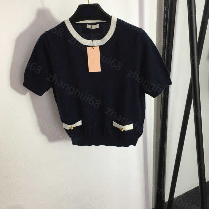 23ss Womens Knits womens designer clothing Gold button fake pocket short sleeve cashmere sweater top High quality womens clothes a1, 22
23ss Womens Knits womens designer clothing Gold button fake pocket short sleeve cashmere sweater top High quality womens clothes a1, 22