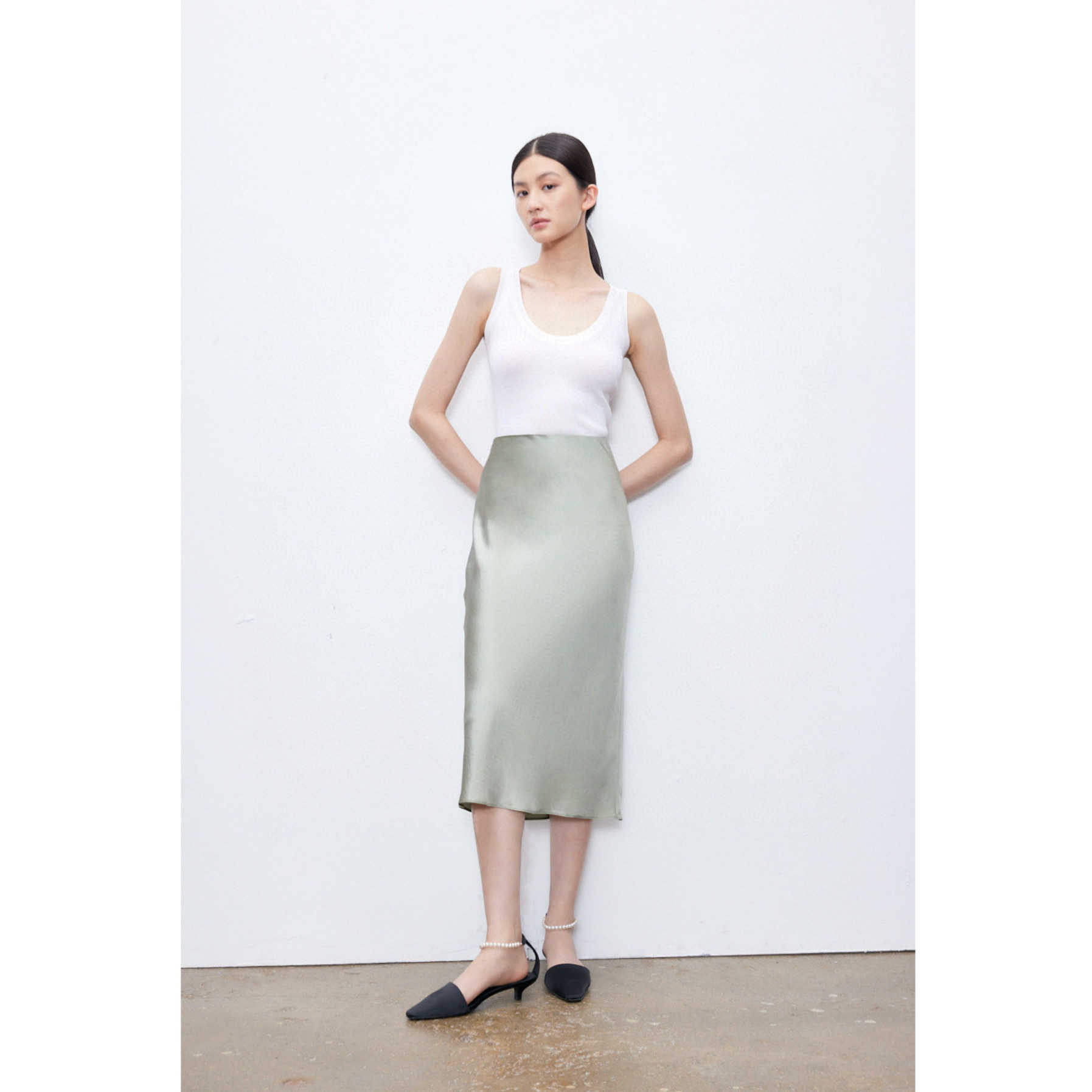Skirt diagonal cut fishtail skirts are easy to match with spring, summer and autumn, Silver sand
Skirt diagonal cut fishtail skirts are easy to match with spring, summer and autumn, Silver sand