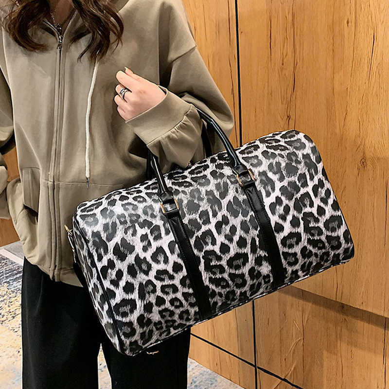 Versatile business travel bag for men and women, portable fitness bag, diagonal cross waterproof luggage 230526, White crocodile
Versatile business travel bag for men and women, portable fitness bag, diagonal cross waterproof luggage 230526, White crocodile