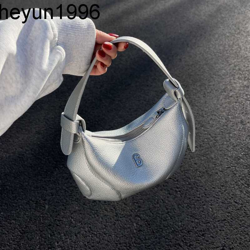 This year's popular niche design for women 2023 a new high-end and westernized versatile crossbody with one shoulder baseball bag, Black6
This year's popular niche design for women 2023 a new high-end and westernized versatile crossbody with one shoulder baseball bag, Black6