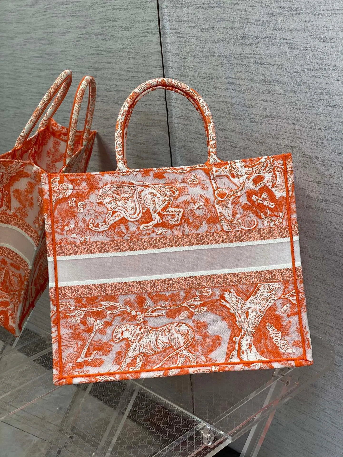 hot new women's shopping bag high-end customized quality travel essential practical fashion essential volume is no problem
hot new women's shopping bag high-end customized quality travel essential practical fashion essential volume is no problem