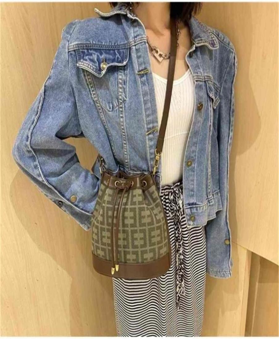 Bag women039s bag new fashion single shoulder bucket elegant contrast messenger Purse5369866, Army green
Bag women039s bag new fashion single shoulder bucket elegant contrast messenger Purse5369866, Army green