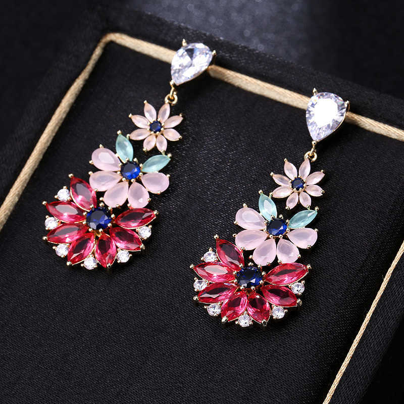 Fashion trendsetter silver needle colored earrings with overlapping flower earrings and elegant earrings
Fashion trendsetter silver needle colored earrings with overlapping flower earrings and elegant earrings