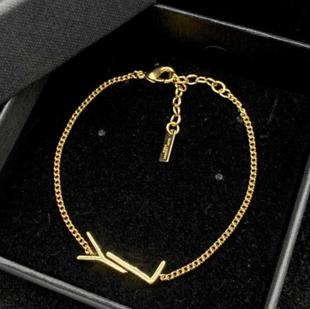 Pendant Necklaces Luxury Designer Jewelry Pendant Necklaces Wedding Party Bracelets Jewellery Chain Brand Simple Letter Women Ornaments Gold Necklace888
Pendant Necklaces Luxury Designer Jewelry Pendant Necklaces Wedding Party Bracelets Jewellery Chain Brand Simple Letter Women Ornaments Gold Necklace888